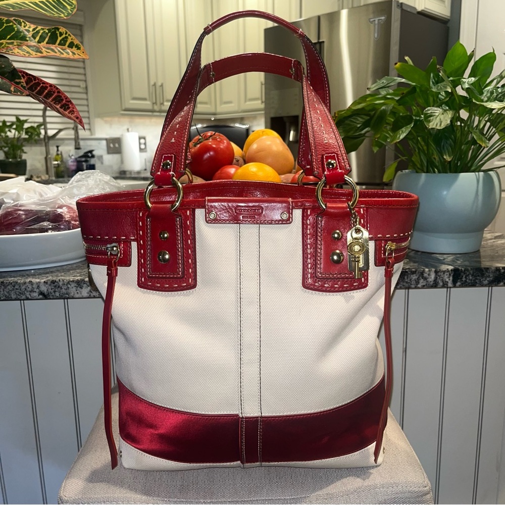 🔥COACH Hampton, 65th Anniversary Tote